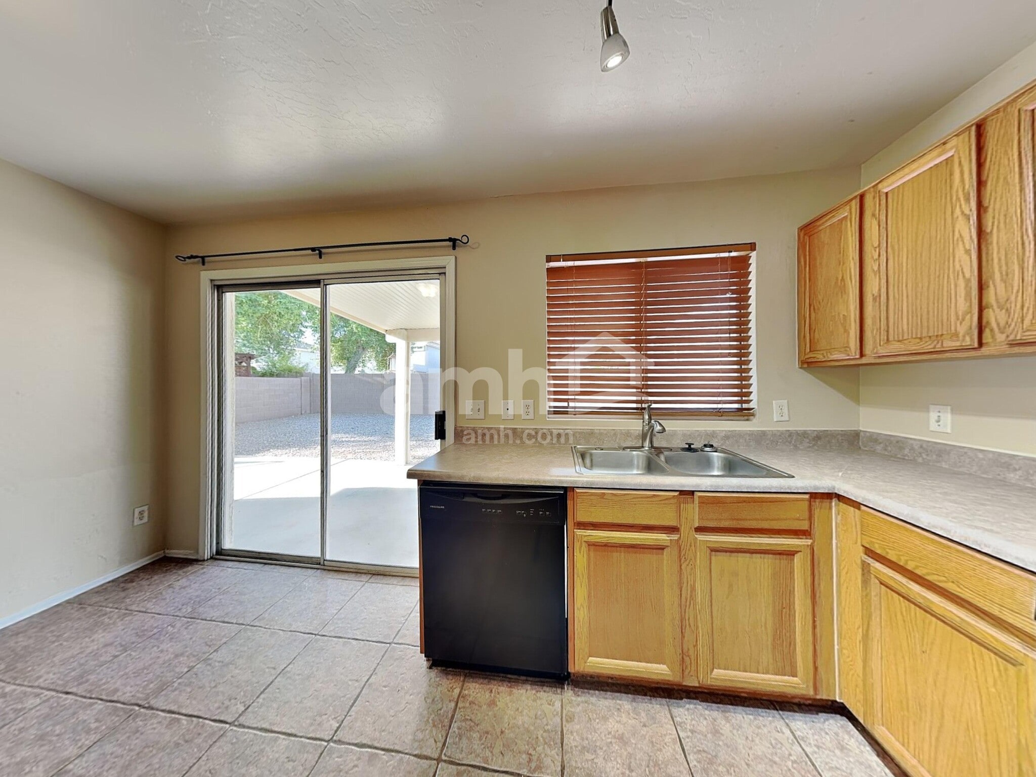 Building Photo - 10661 E Plata Ave
