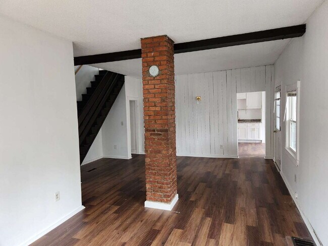 Building Photo - Spacious 4-Bedroom Apartment in Nashua, NH - Don't Miss Out!