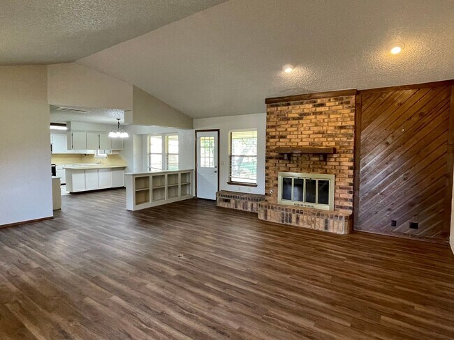 Building Photo - Beautiful 3 bed 2 bath home in a great location!!