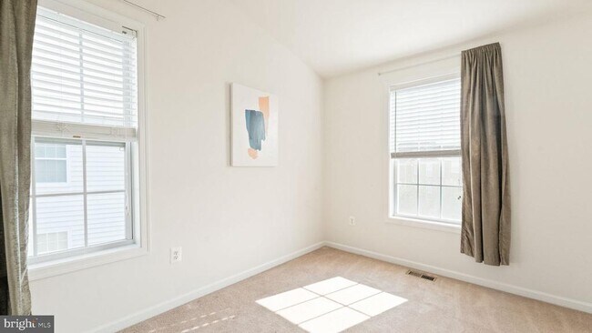 Building Photo - 23100 Dunlop Heights Terrace