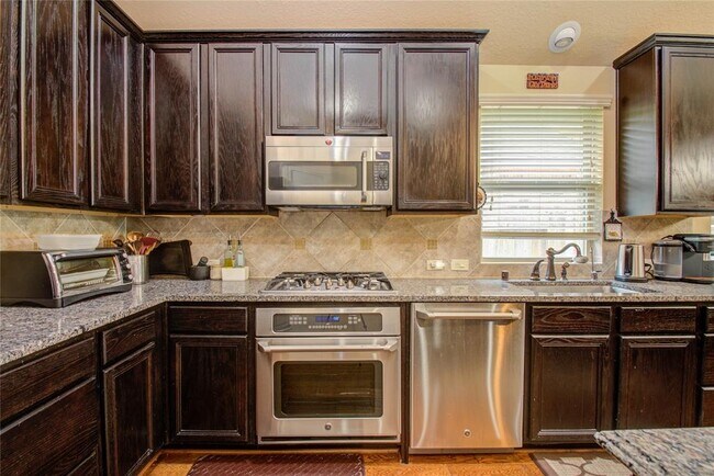 Building Photo - 8215 Laughing Falcon Trail