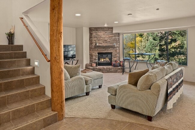 Building Photo - HOUSE - VILLAGE OF OAK CREEK - LAS PIEDRAS