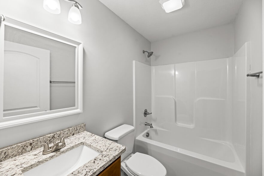 Upstairs Bathroom - 621 Lord Ave