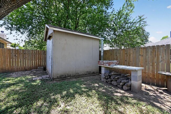 Building Photo - 14511 Oliphant St
