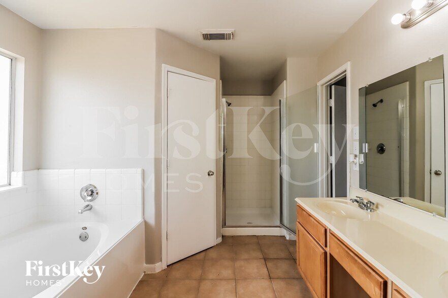 Building Photo - 25339 Barmby Dr