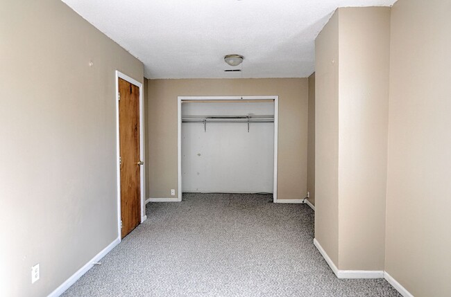 Building Photo - Walkable Carrboro Living — 3BR Home with L...