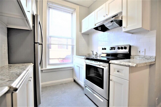 Building Photo - 537 WASHINGTON St