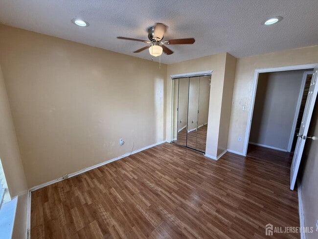 Building Photo - 61 Brighton Way