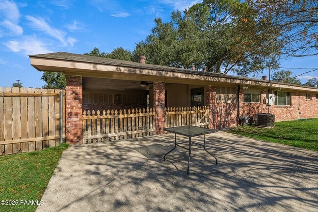 Building Photo - 101 Alonda Dr