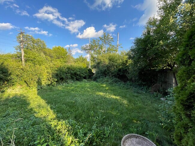 Building Photo - 725 Hibbard Rd