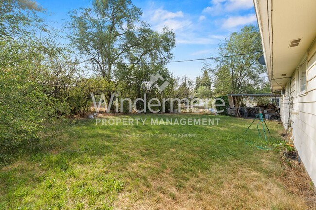 Building Photo - 822-824 N Wilbur Rd