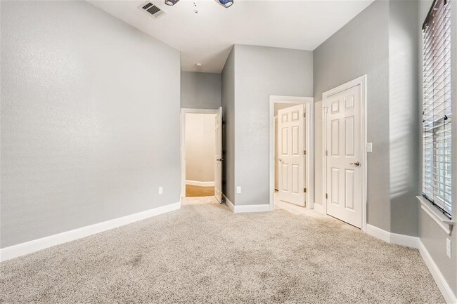 Building Photo - 6108 Sabino Dr