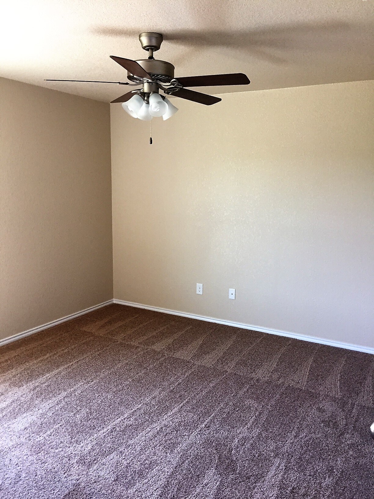 Building Photo - 941 Brookview Dr