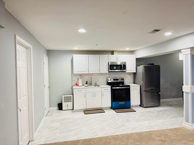 Building Photo - 13104 Bay Hill Dr