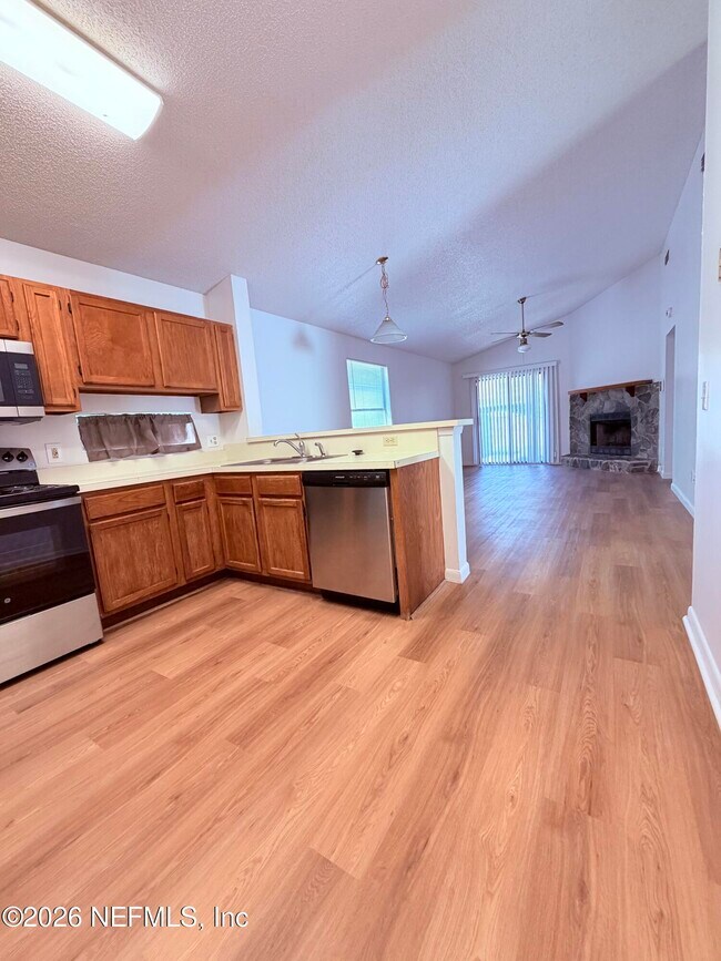 Building Photo - 8742 Pinevalley Ln