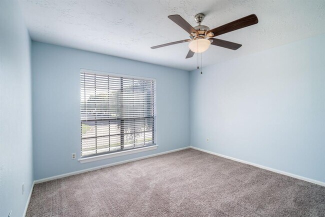 Building Photo - 4330 Heathfield Dr