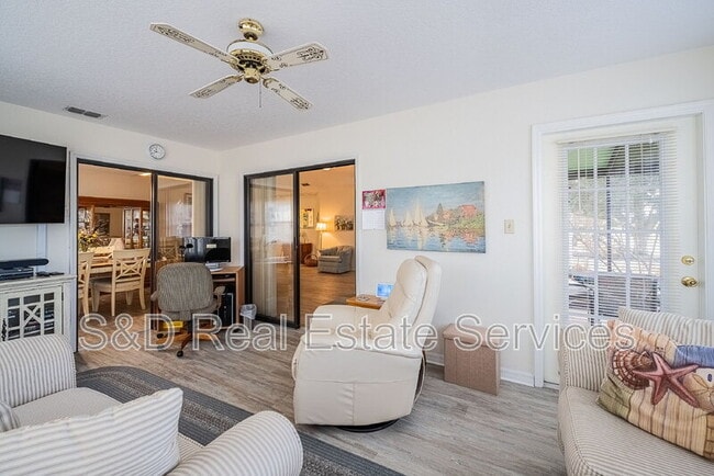 Building Photo - 6042 Seagull Ln