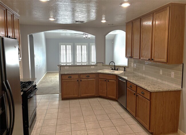Building Photo - 22410 Barrell Springs Ln