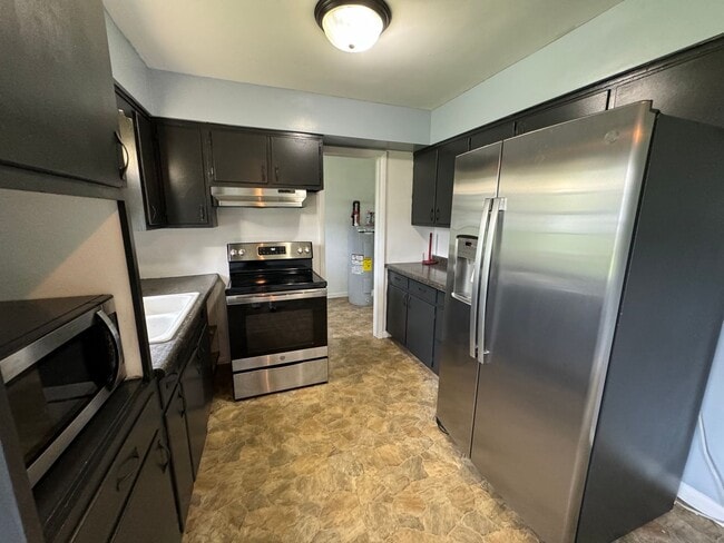 Building Photo - Charming 3-Bedroom, 1-Bathroom Home with Attached Garage – Accepting Section 8