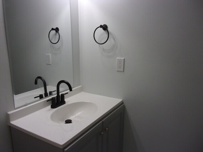 Building Photo - Fully Renovated 2 Bedroom 2 Bath Condo in Eagles Landing