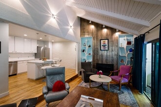 Building Photo - 277 Spruce Ct