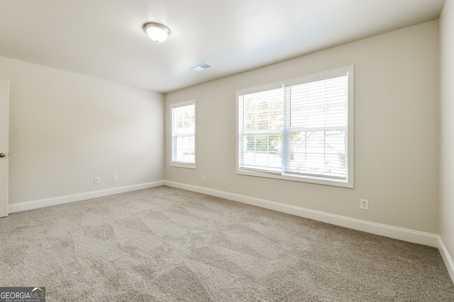Building Photo - 111 Iverson Pl