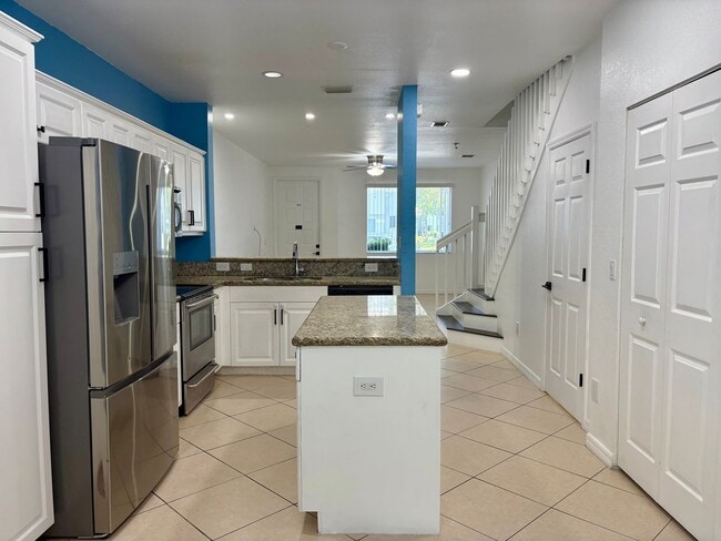 Building Photo - Cozy 3/2.5 Townhome in Convenient Location
