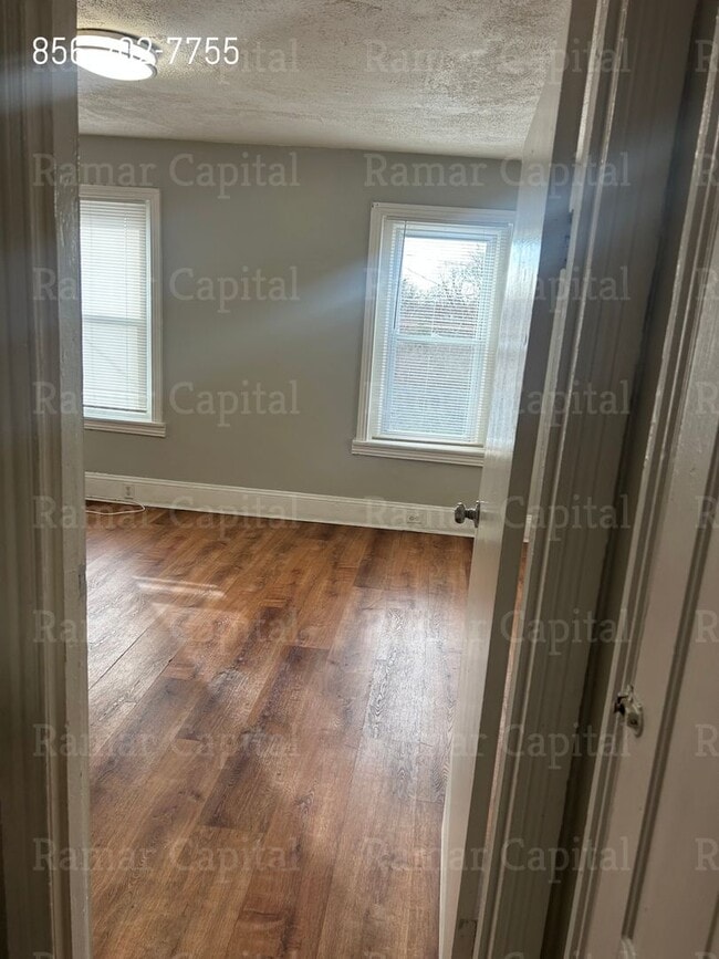 Building Photo - 912 Mt Ephraim Ave