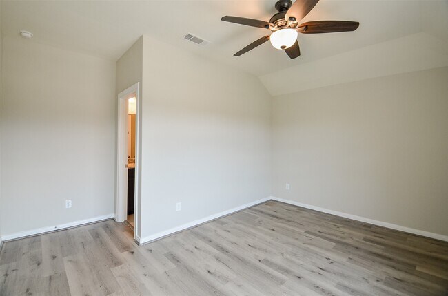 Building Photo - 24918 Meadowthorn Crest Ln