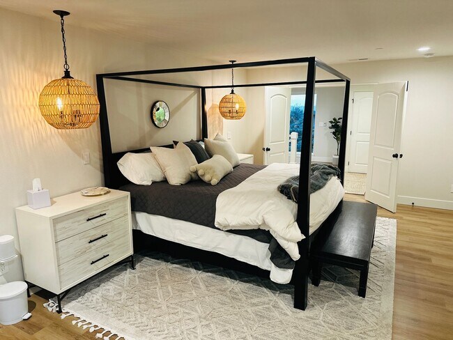 Building Photo - Gorgeous Custom Camas Home