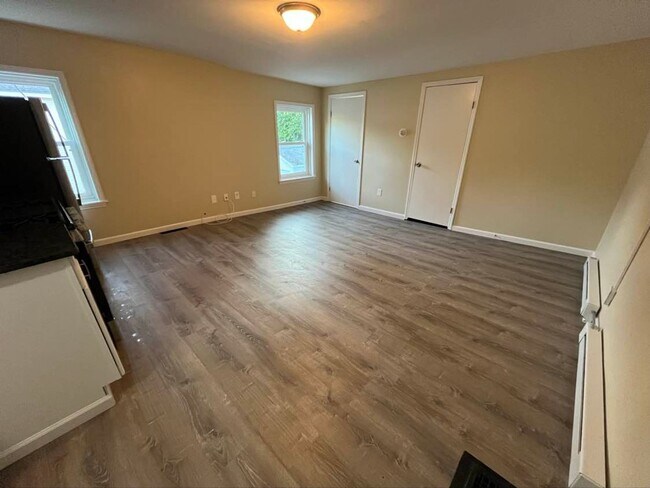 Building Photo - Gorgeous Studio Apartment in Quiet Pittsfield Street