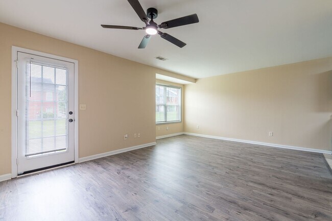 Building Photo - 3 Bed/2 Bath Townhouse in Douglasville!