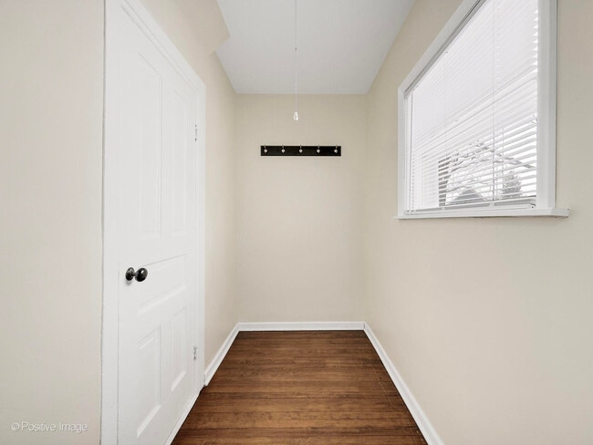 Building Photo - 122 S Prospect St