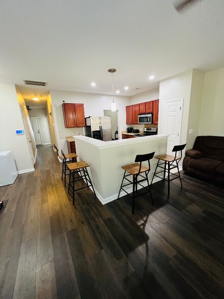 Building Photo - 335 Flyway Rd