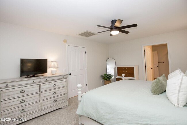 Building Photo - 681 Ginesing Dr