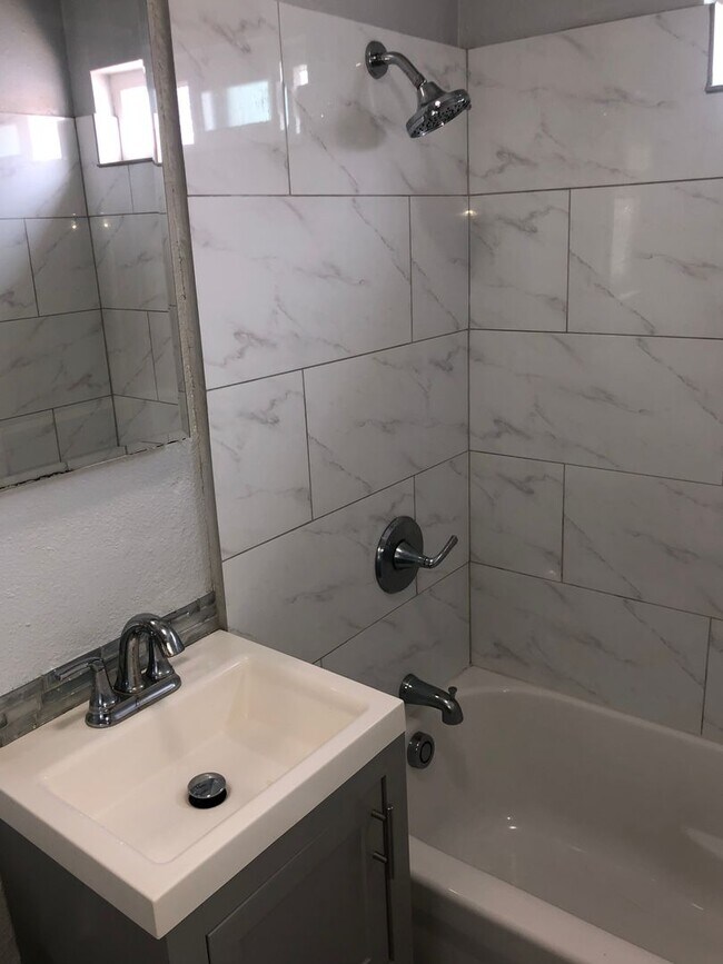 Building Photo - 5890 Gardenia Ave