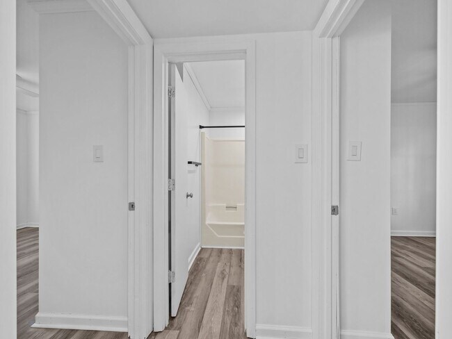 Building Photo - Ravenwood Apartments!!