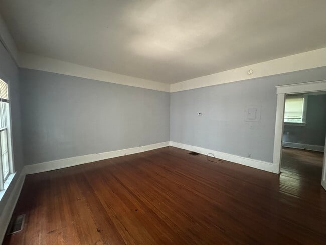 Building Photo - 1203 Euclid Ave NE