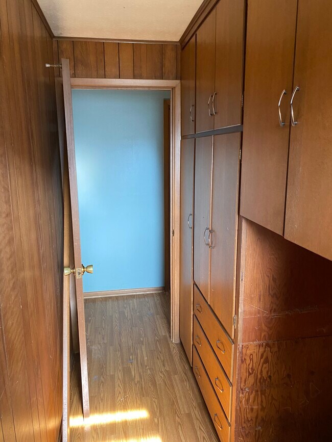 Building Photo - 1700 Manchester Ave NW