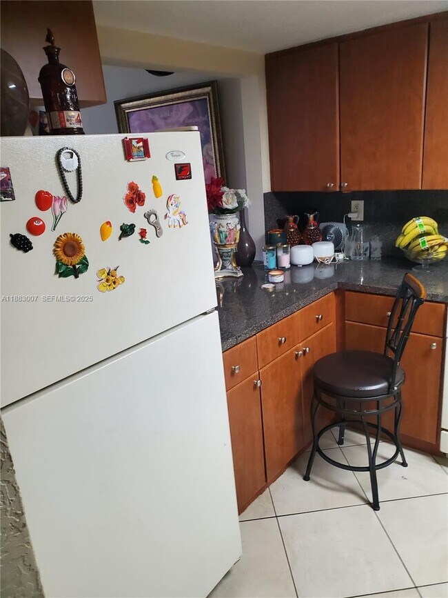 Building Photo - 10000 NW 80th Ct