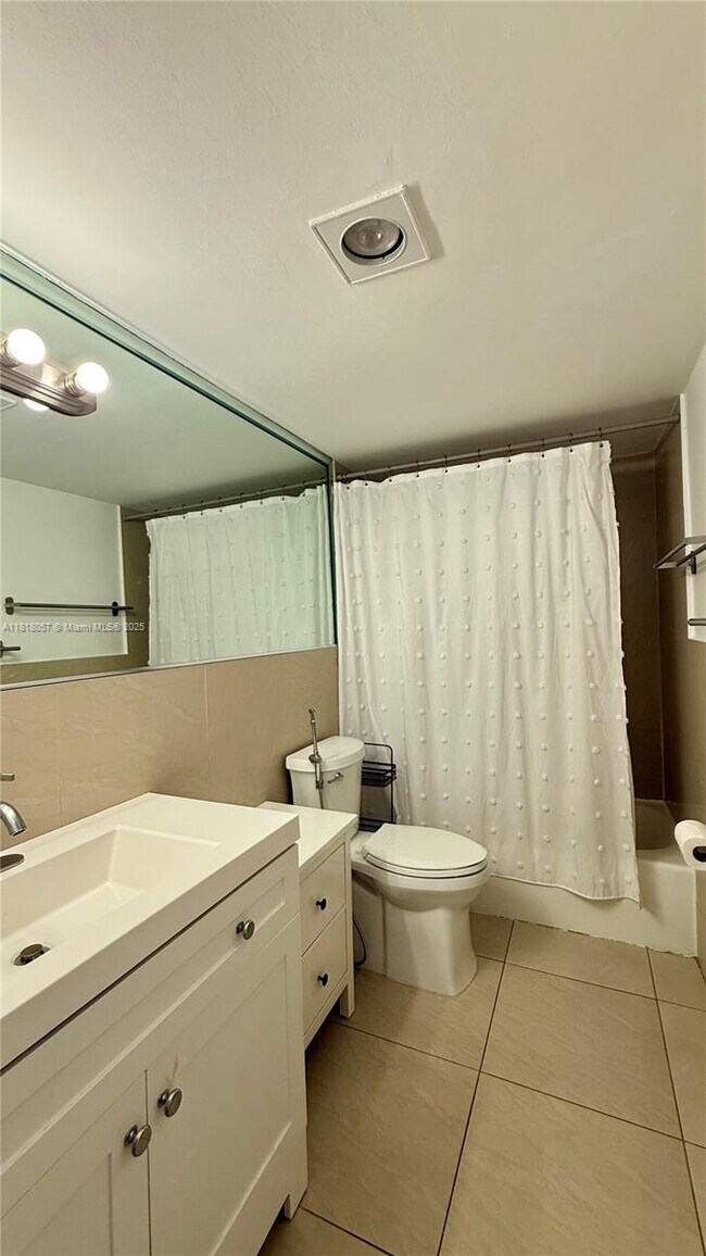 Building Photo - 301 Golden Isles Dr