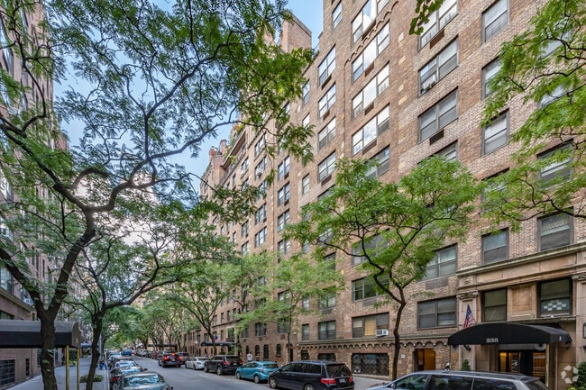 Building Photo - 225 24TH Street