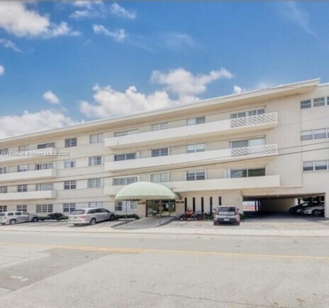 Building Photo - 1880 S Treasure Dr