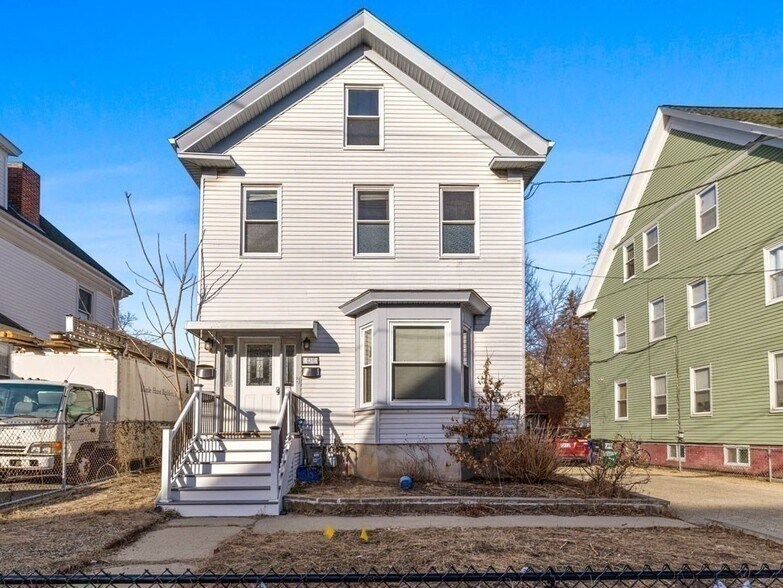 Building Photo - 58 Saxton St