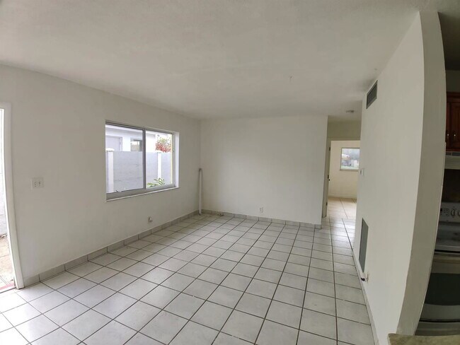 Building Photo - 3961 SW 51st St