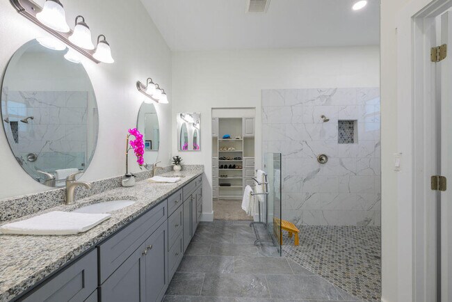 Building Photo - 1155 SW Bent Pine Cove