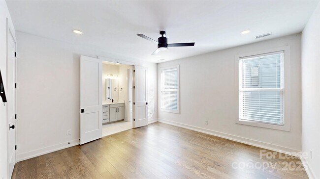 Building Photo - 4019 Plaza Row Ct