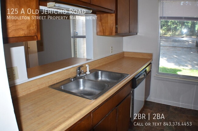 Building Photo - 125 Old Jericho Rd