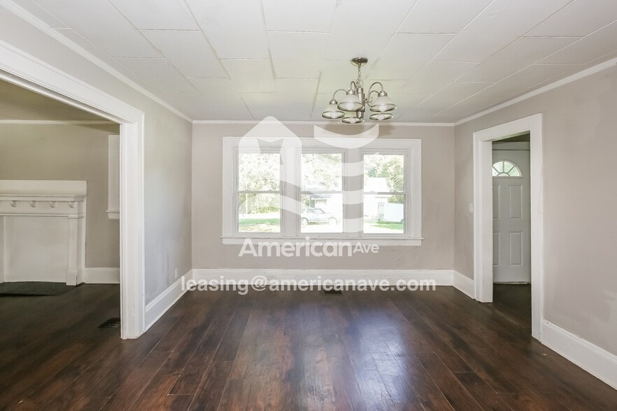 Building Photo - 906 W 9th Ave