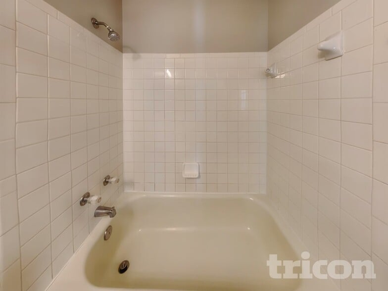 Building Photo - 5841 Beaufort Ln